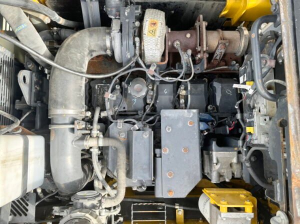 Komatsu PC490LC-11 - Image 16