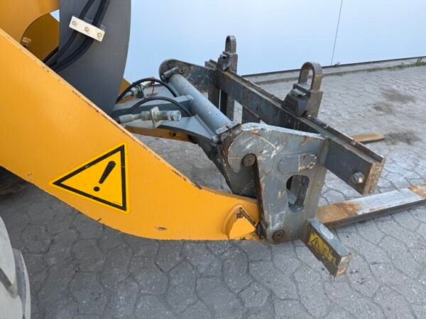 Liebherr L506C - Image 17