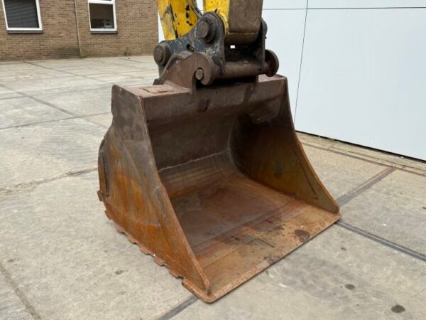 New Holland E215LC - Image 17