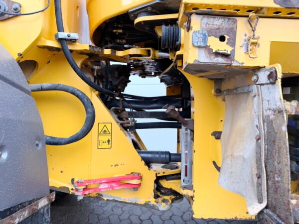 Volvo L120G - Image 17