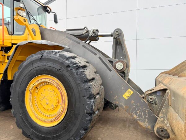 Volvo L350F - Image 17