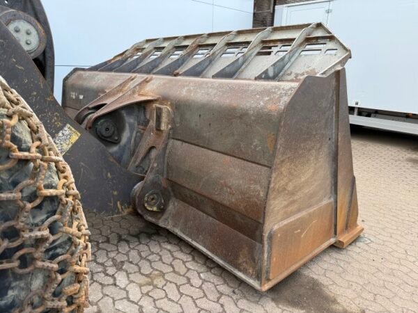 Volvo L350F - Image 17