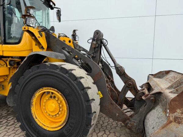 Volvo L70H - Image 17