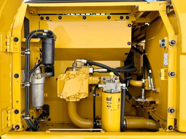Caterpillar 323D3 - Image 18