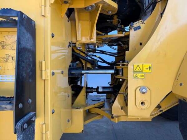 Caterpillar 950M - New michelin tyres - Image 19