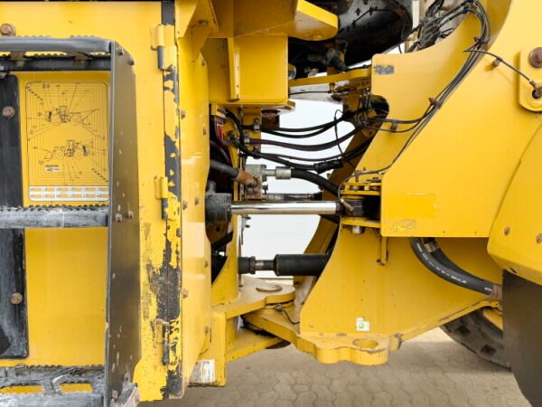 Caterpillar 972M - Image 22