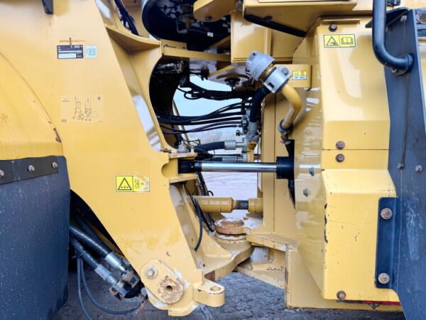 Caterpillar 982M - Image 18