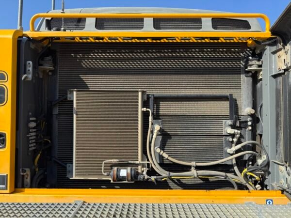 Liebherr R946LC SHD - 15 Meter Long Reach - Image 18