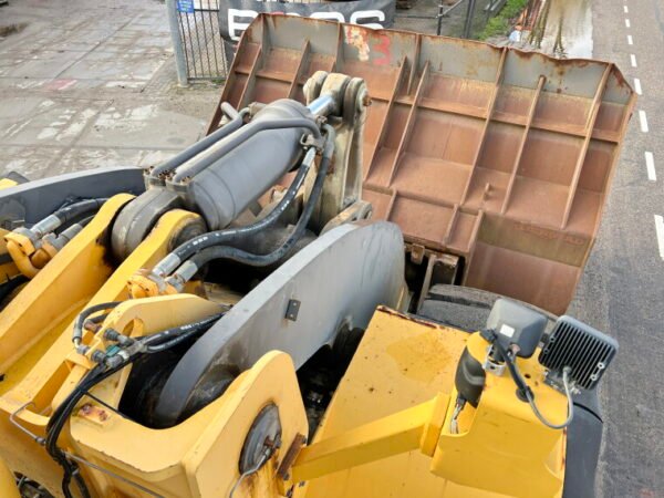 Volvo L350F - Image 15