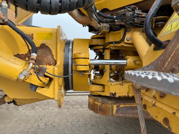 Caterpillar 730 - Image 19