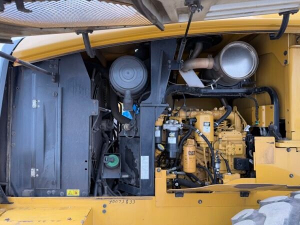 Caterpillar 938K - Image 19
