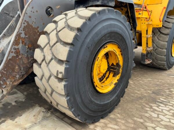 Volvo L220H - Image 22