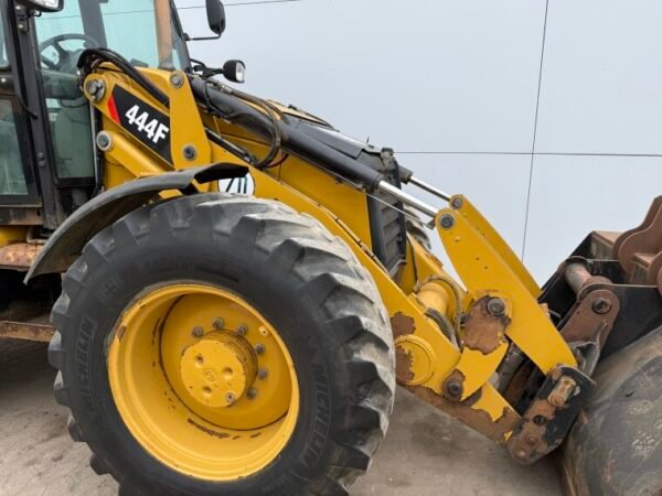 Caterpillar 444F - 4x4x4 - Image 20