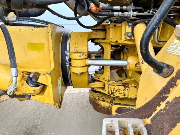 Caterpillar 730 - Image 20
