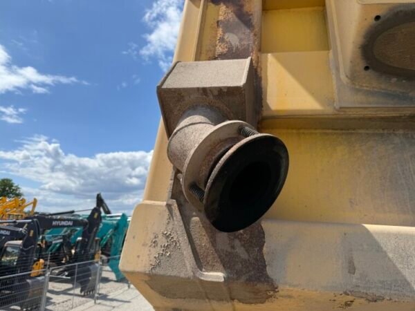 Komatsu HD405-7 - Image 19