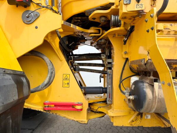 Volvo L150H - Image 20