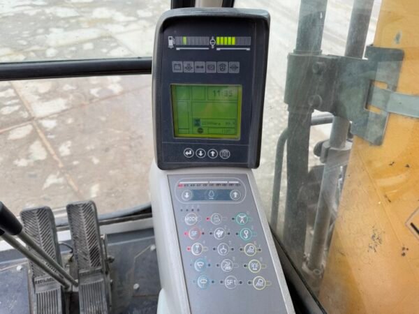 Liebherr R944C HDSL - 19 Meter Long Reach - Image 20