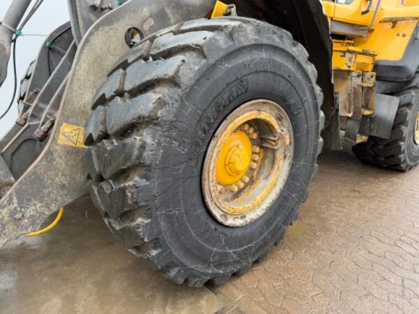 Volvo L120G - Image 20