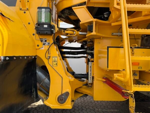 Volvo L350F - Image 21