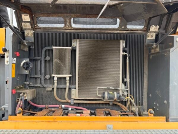 Liebherr R924LC - Image 21