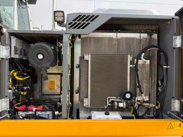 Liebherr R924LC - Image 21