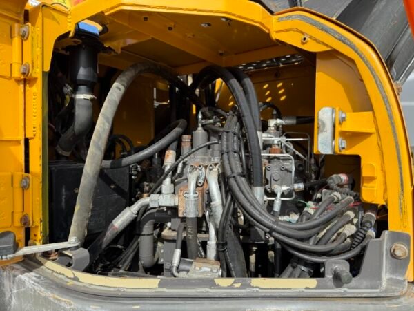 Volvo ECR235EL - Image 24