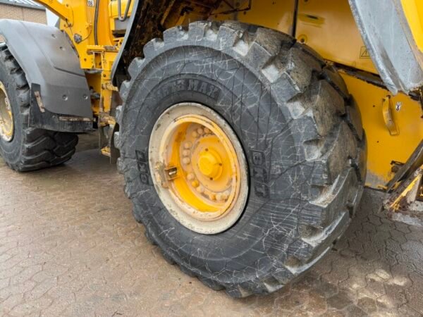 Volvo L120G - Image 21