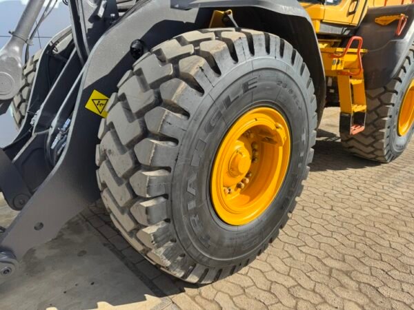 Volvo L120H - Image 21