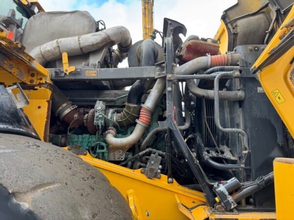 Volvo L220H - Image 21