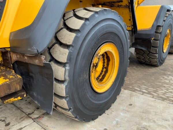 Volvo L220H - Image 24