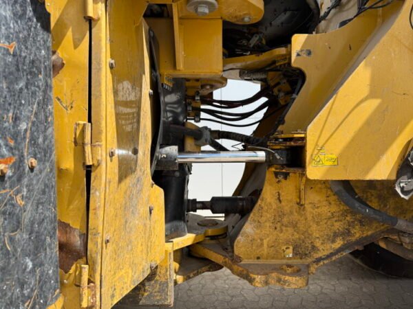 Caterpillar 966M - Image 22
