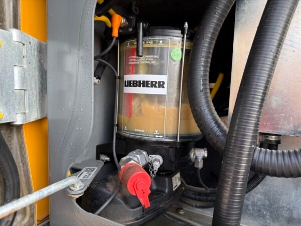 Liebherr R924LC - Image 24