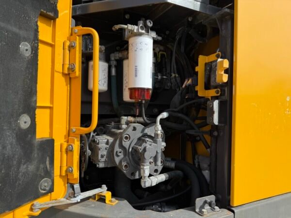Volvo ECR235EL - Image 23