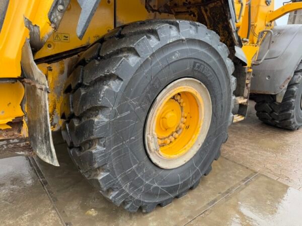 Volvo L120G - Image 22