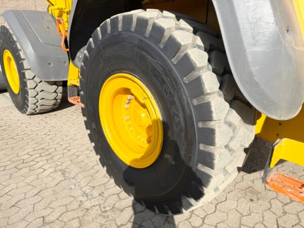 Volvo L120H - Image 22