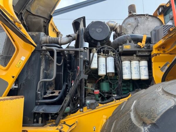 Volvo L220H - Image 22