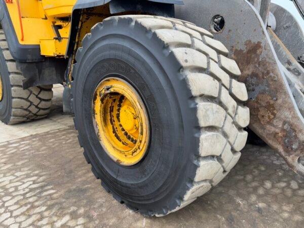 Volvo L220H - Image 25