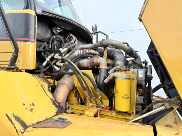 Caterpillar 730 - Image 23