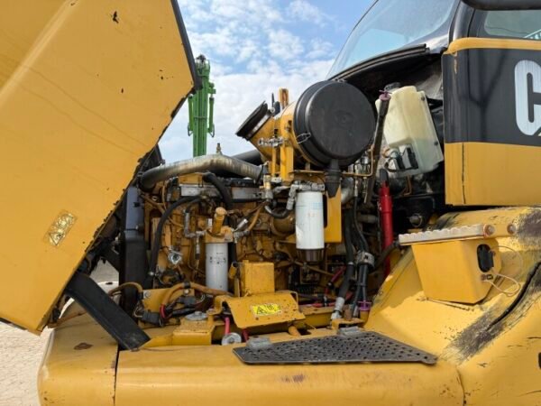 Caterpillar 730 - Image 24