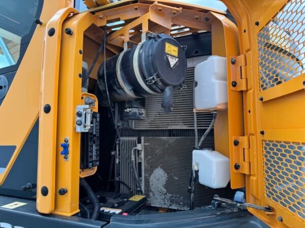 Hyundai HX235LCR - Image 23
