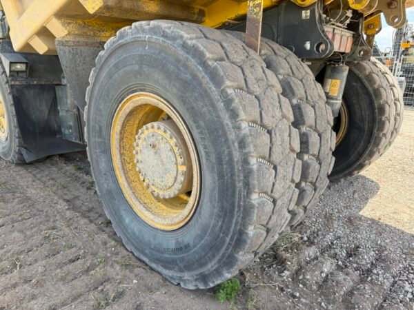 Komatsu HD405-7 - Image 26
