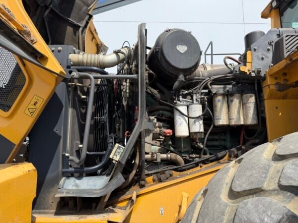 Volvo L220G - Image 29