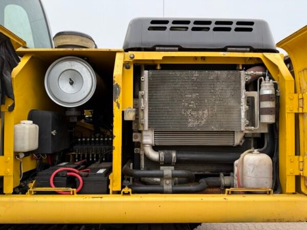 New Holland E215LC - Image 24