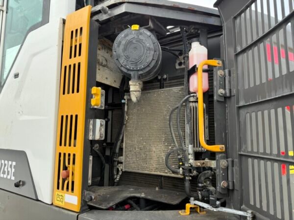Volvo ECR235EL - Image 22
