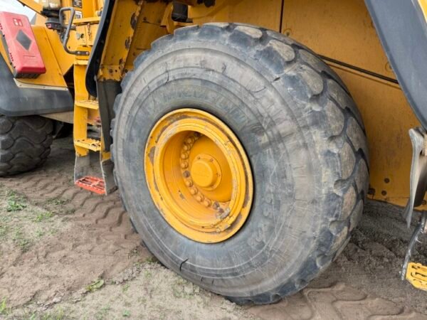 Volvo L180H - Image 25