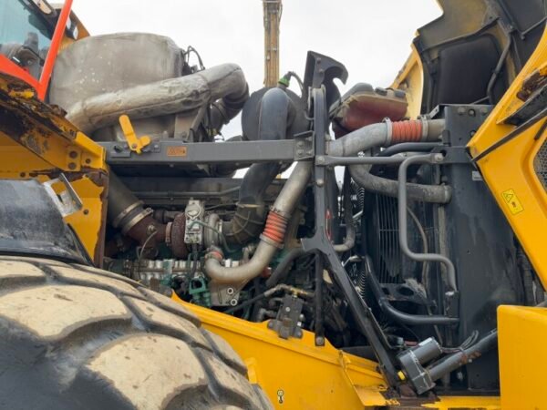 Volvo L220H - Image 26