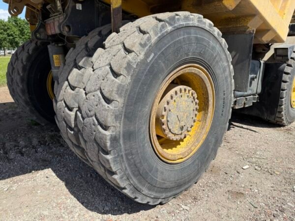 Komatsu HD405-7 - Image 27
