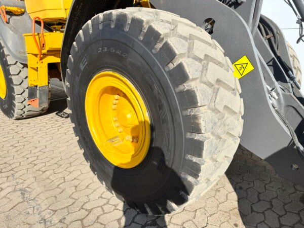Volvo L120H - Image 24