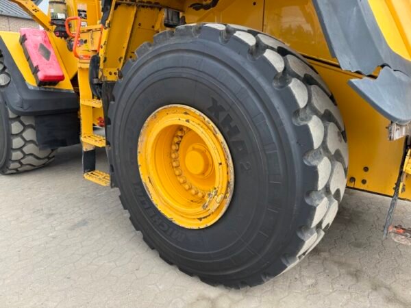 Volvo L150H - Image 25