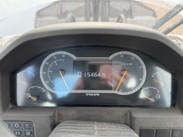 Volvo L220H - Image 24
